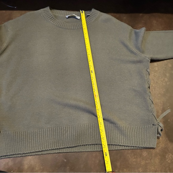 Vince 100% Cashmere Olive green Crew Neck Sweater with Side Tie- size small - Picture 10 of 13